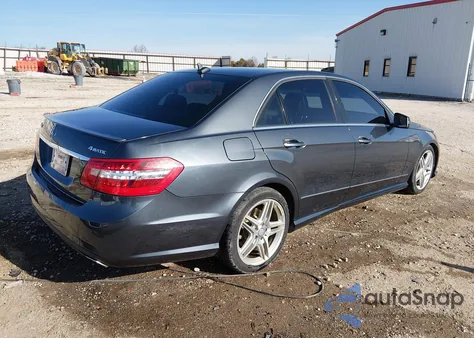 2013 Mercedes-Benz E 350 4Matic z USA, uszkodzony, nr VIN WDDHF8JB4DA727082